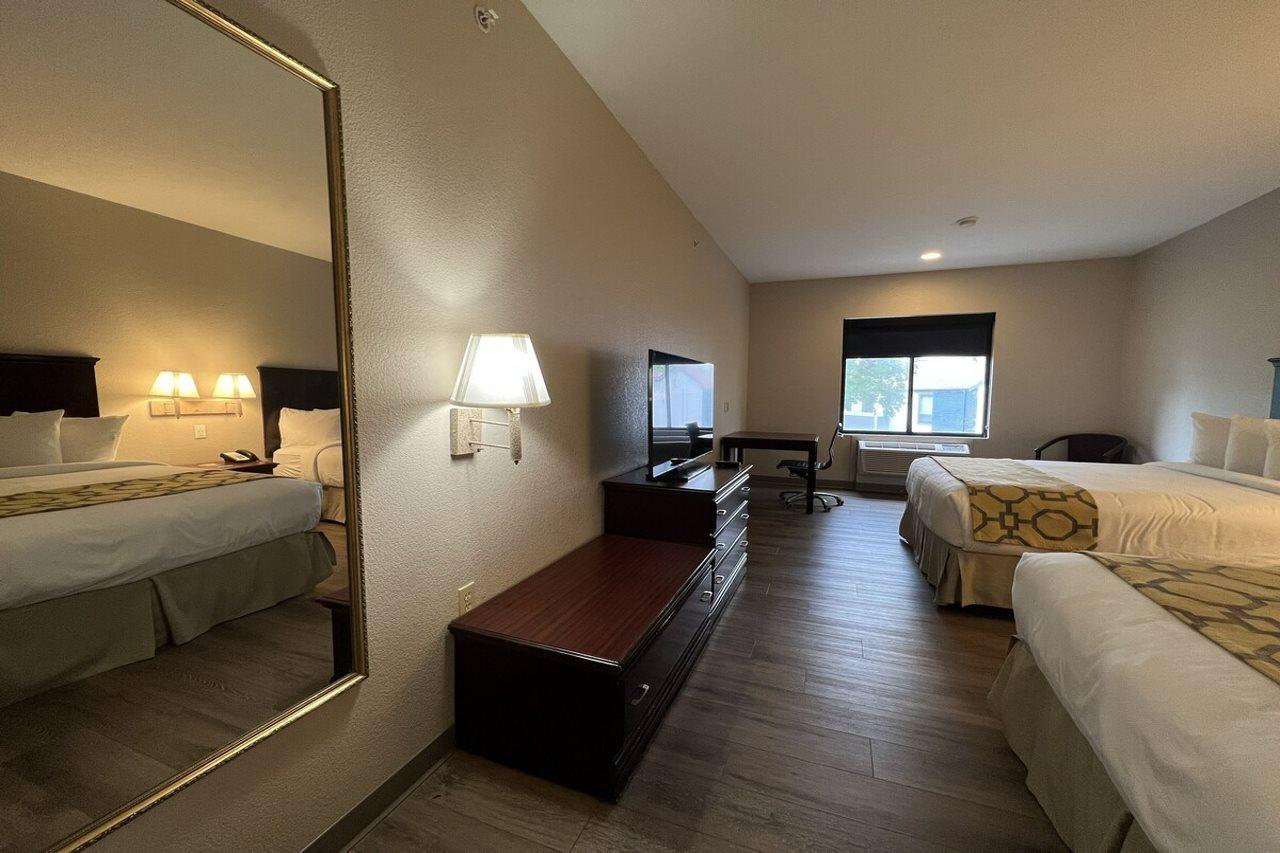 Baymont By Wyndham Houston Brookhollow Exterior photo