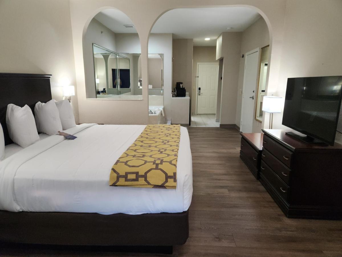 Baymont By Wyndham Houston Brookhollow Exterior photo