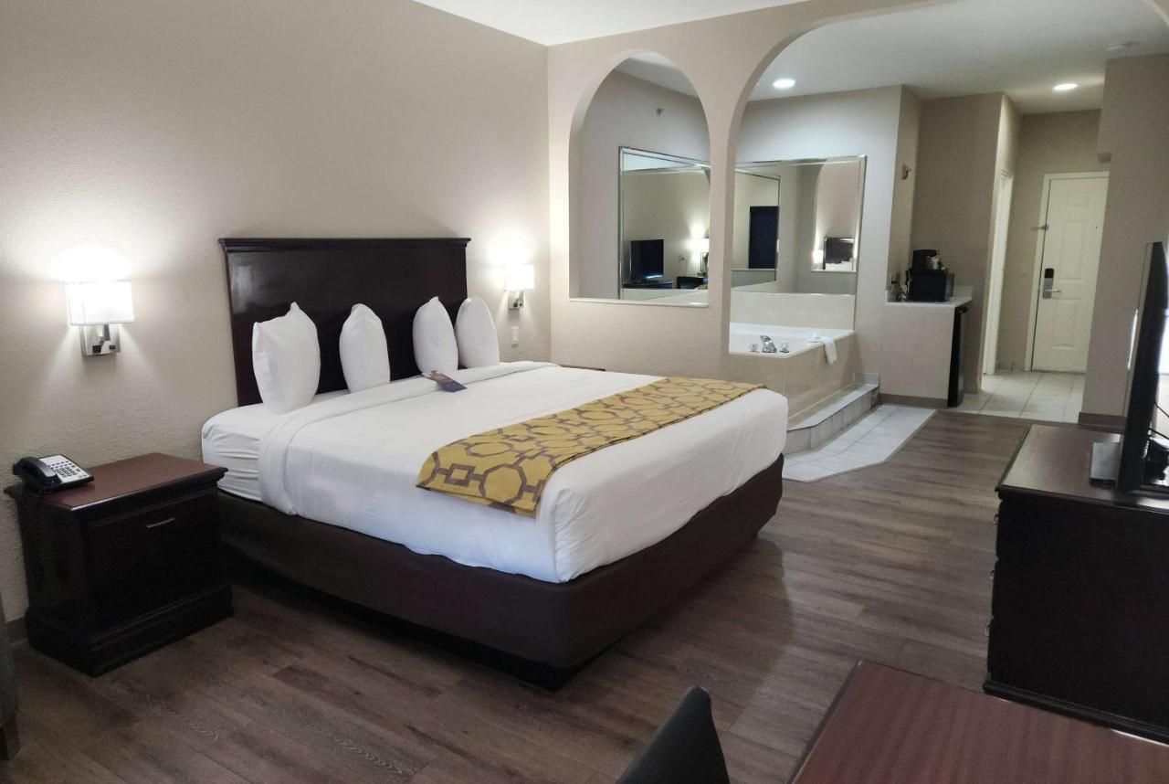 Baymont By Wyndham Houston Brookhollow Exterior photo