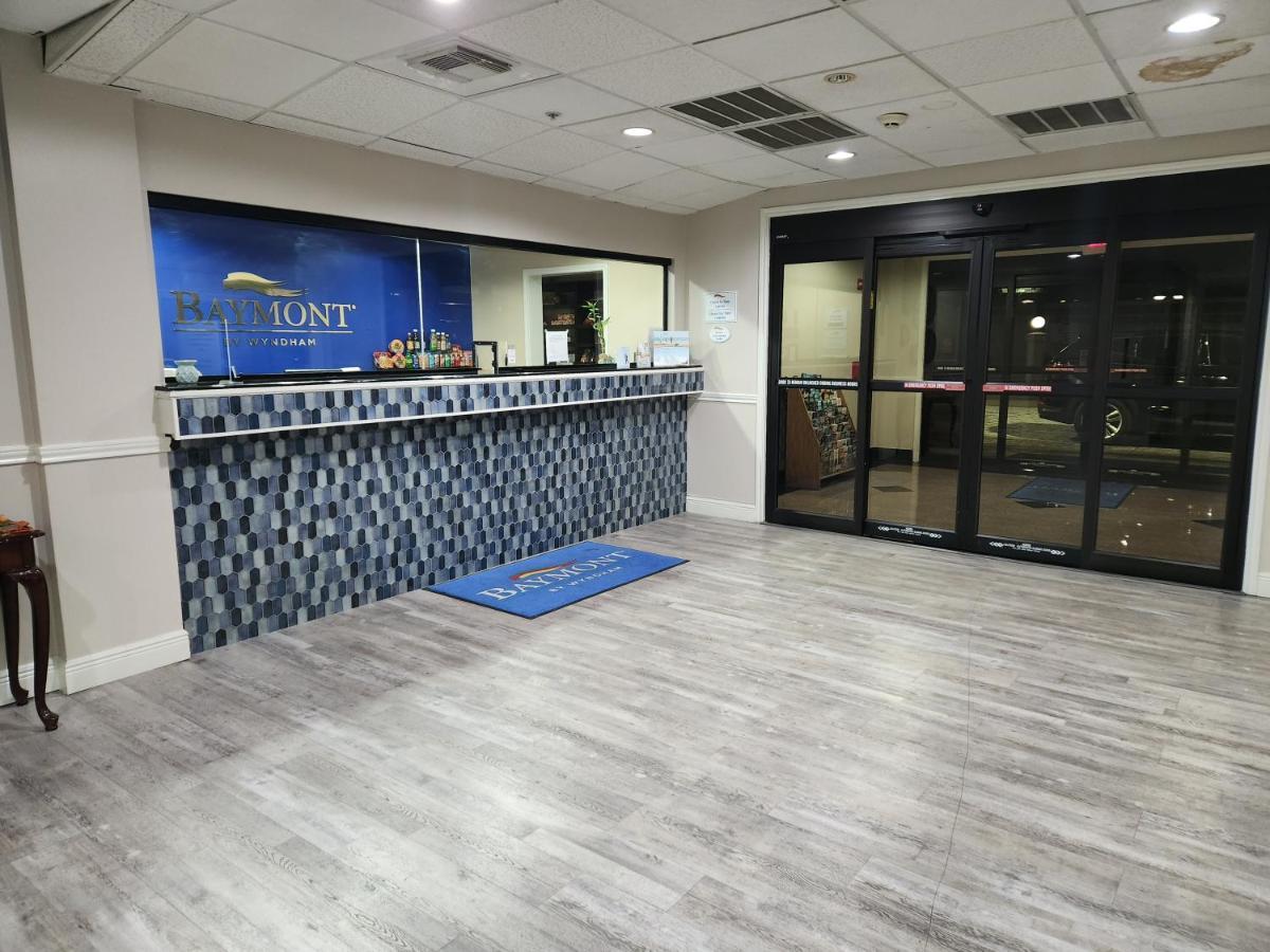 Baymont By Wyndham Houston Brookhollow Exterior photo