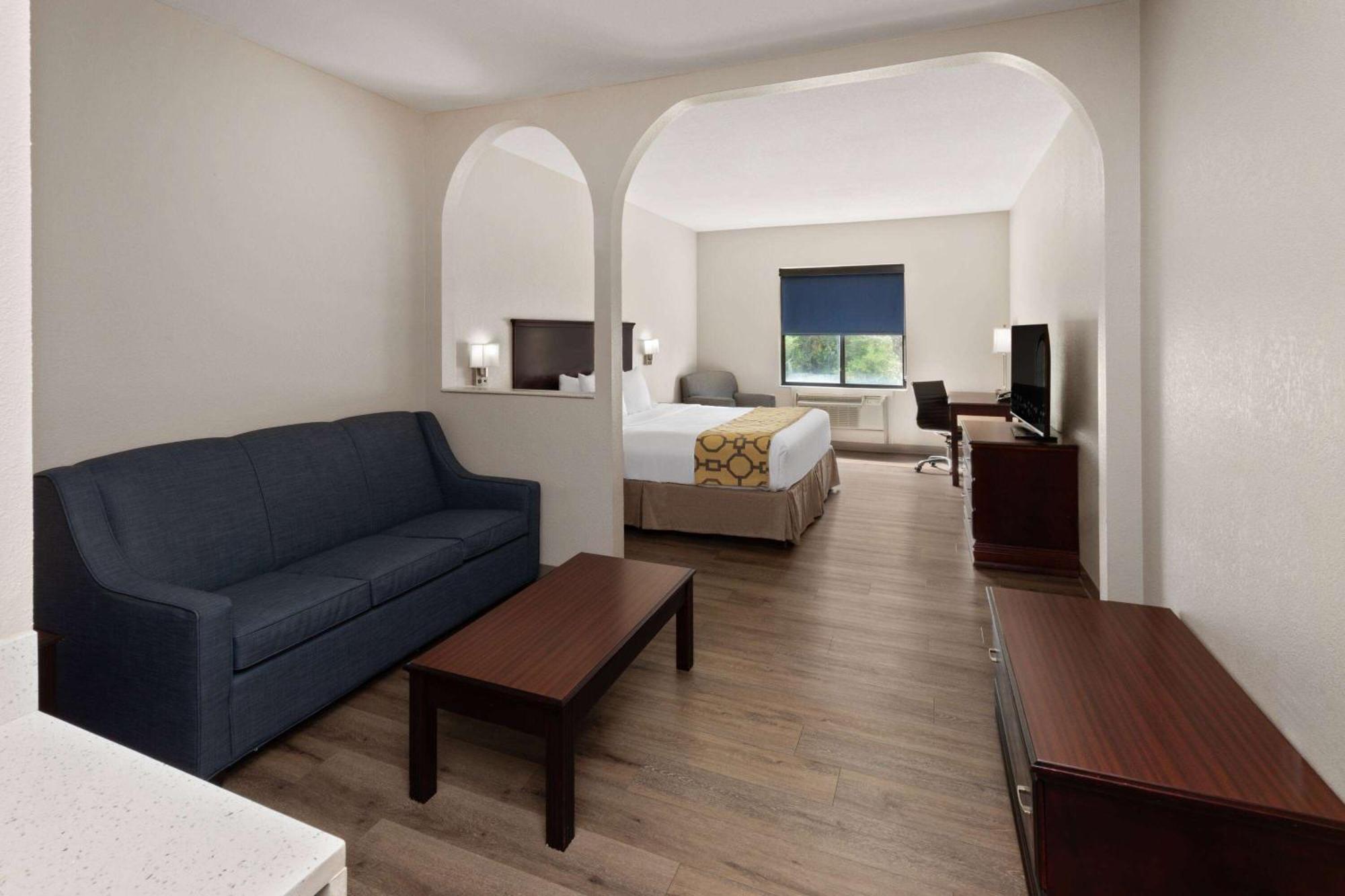 Baymont By Wyndham Houston Brookhollow Exterior photo