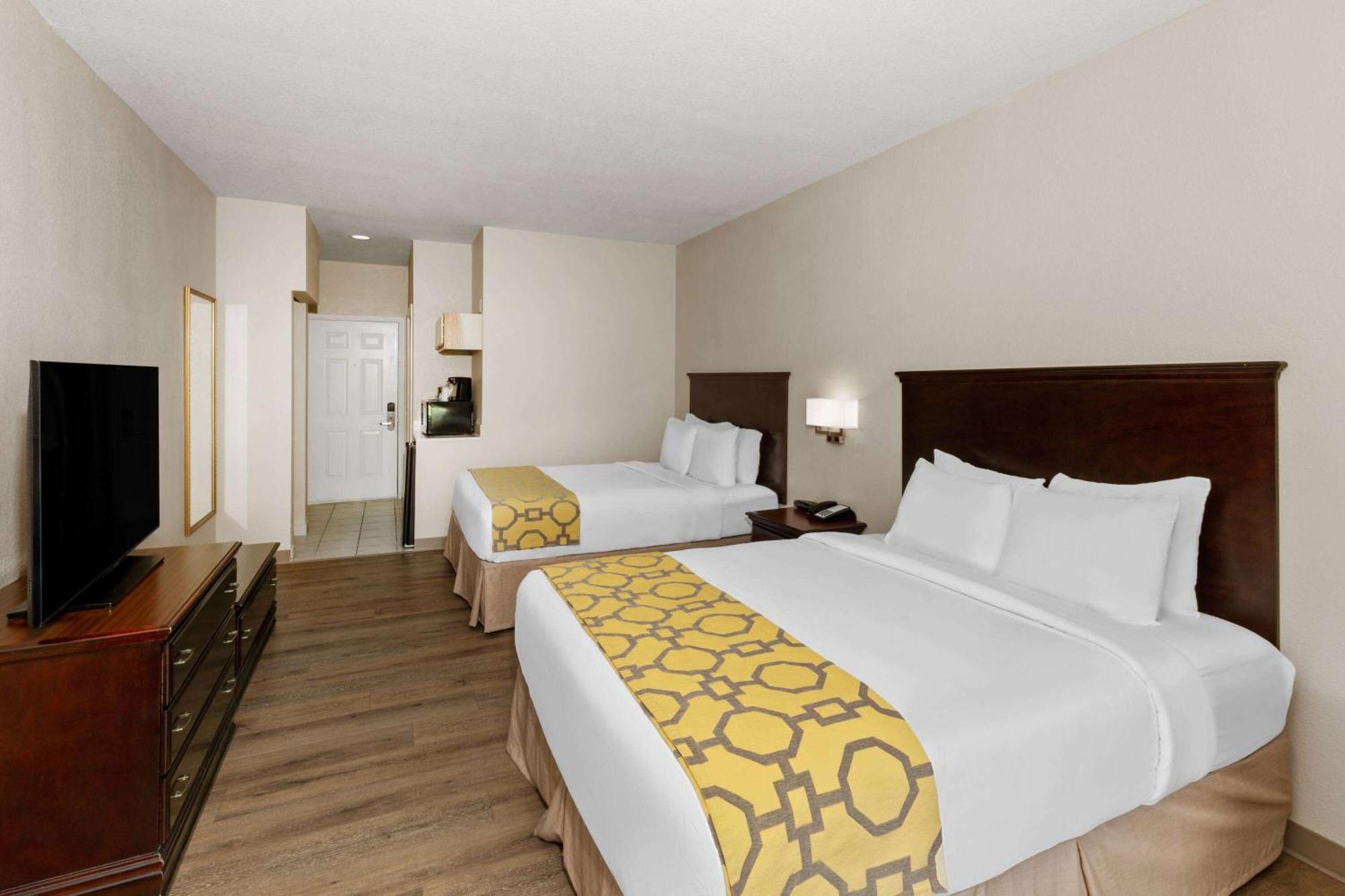 Baymont By Wyndham Houston Brookhollow Exterior photo