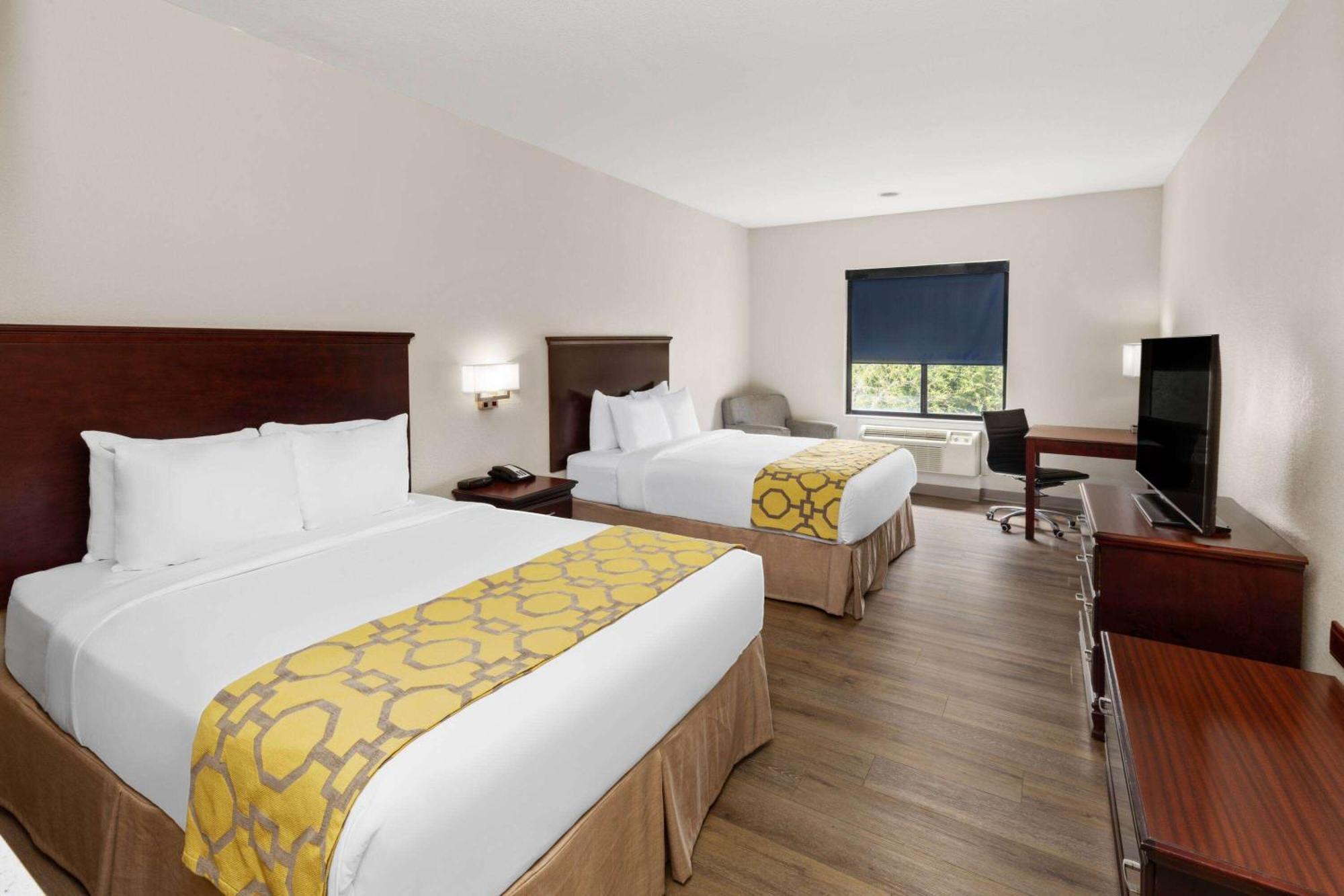 Baymont By Wyndham Houston Brookhollow Exterior photo