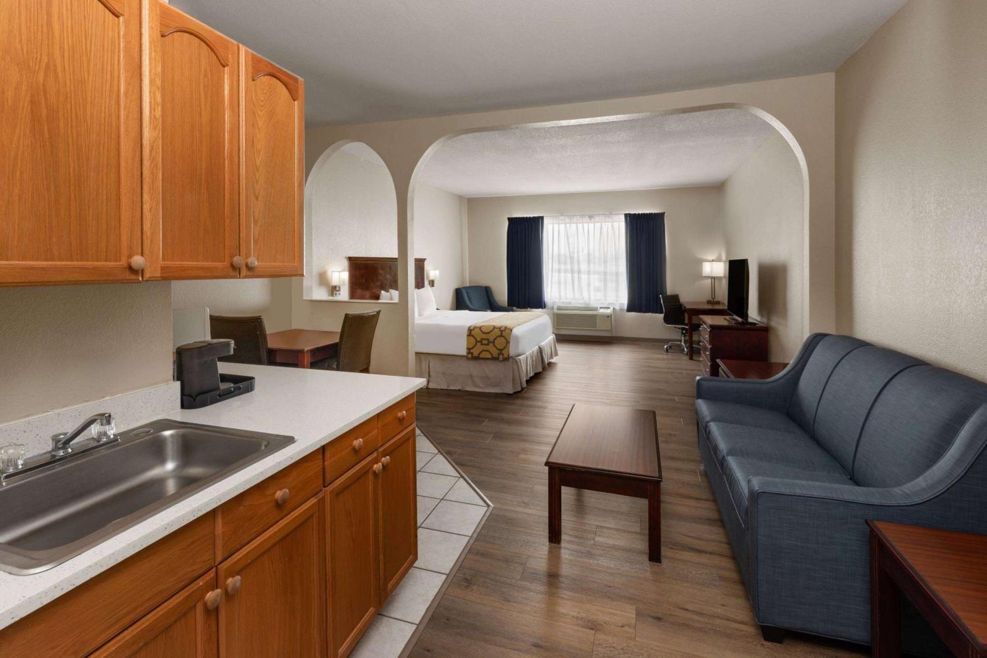 Baymont By Wyndham Houston Brookhollow Exterior photo